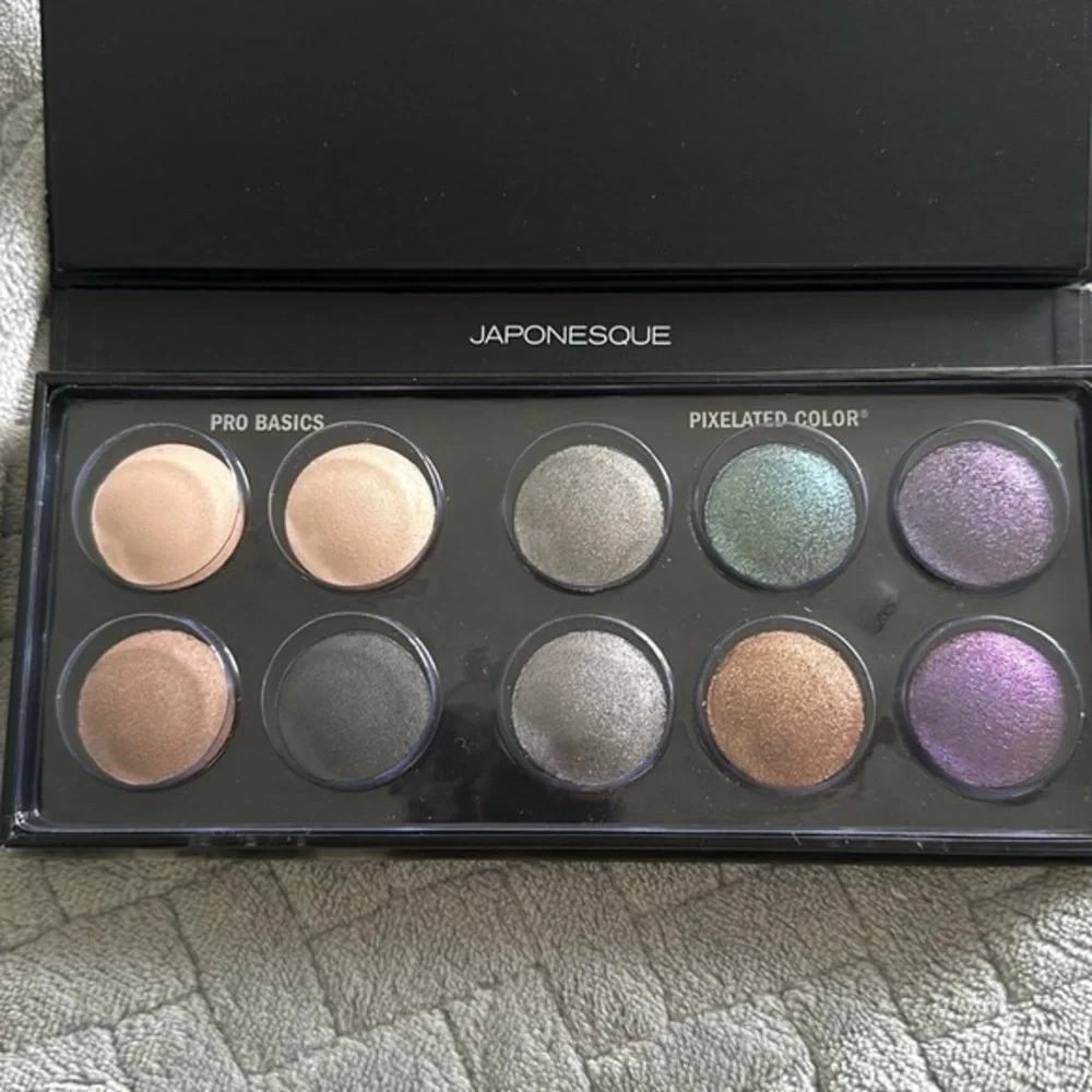 Japonesque Pixelated Eye Shadow Palette